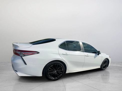 Used 2018 Toyota Camry SE w/ Moonroof Package FWD image 5