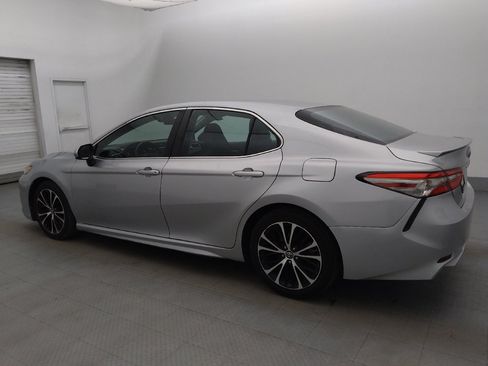 Used 2018 Toyota Camry SE FWD image 3