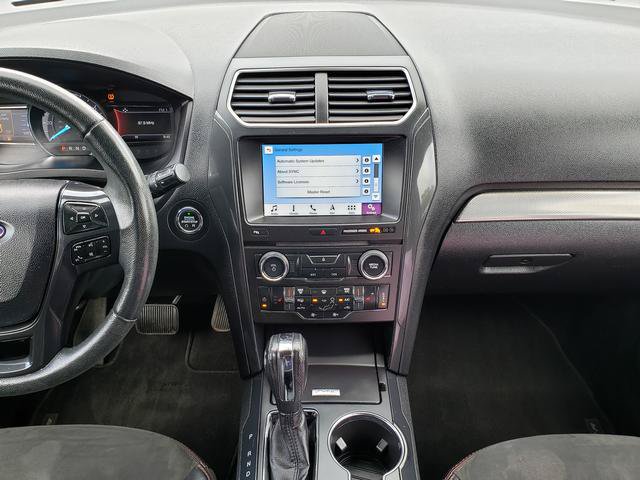 Used 2018 Ford Explorer XLT w/ Equipment Group 202A AWD/4WD image 15