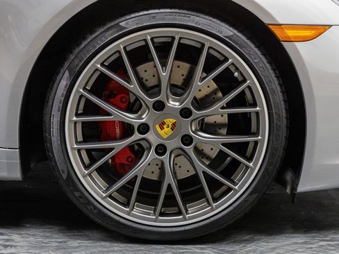 Used 2018 Porsche 911 Carrera S w/ Sport Package image 33