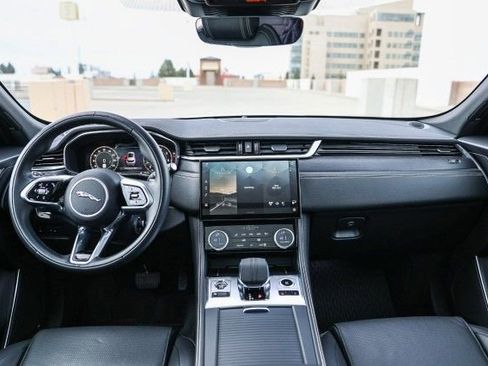 Used 2024 Jaguar F-PACE R-Dynamic S image 13