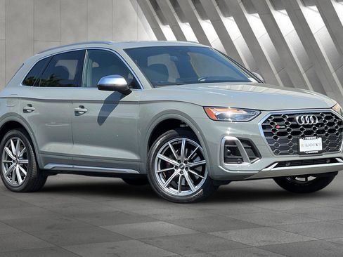 Used 2022 Audi SQ5 Premium w/ Convenience Package image 2
