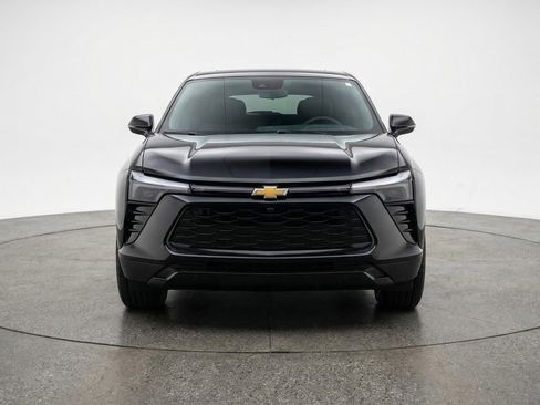 Used 2025 Chevrolet Blazer LT image 2