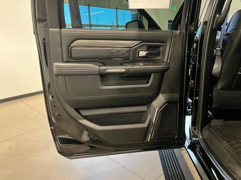 Used 2025 RAM 2500 Limited AWD/4WD image 33