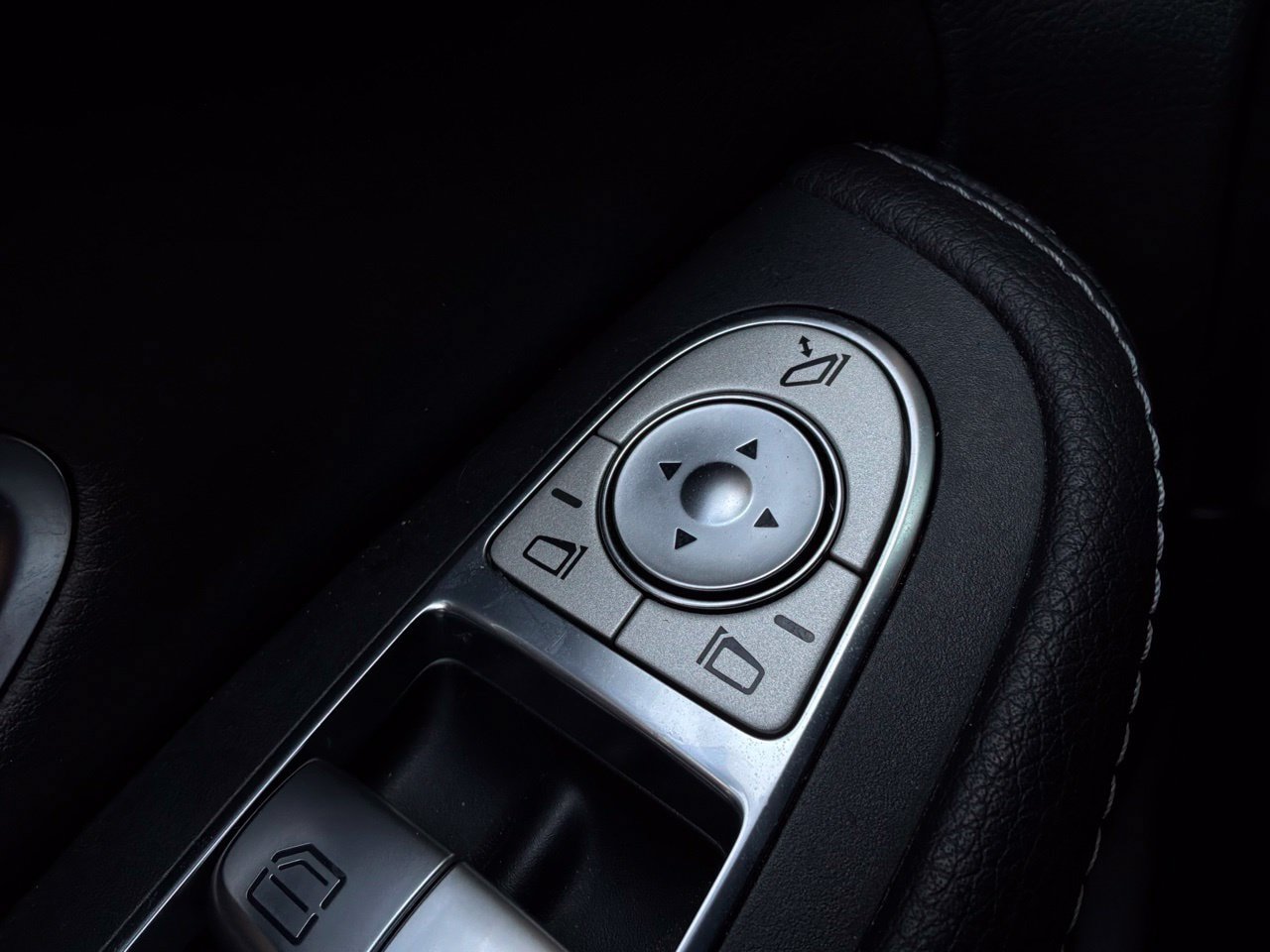 Used 2015 Mercedes-Benz C 400 4MATIC image 27