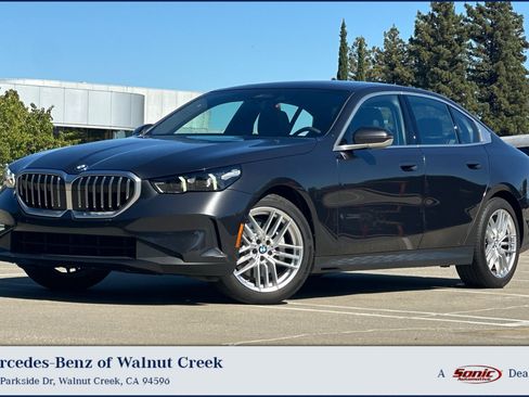 Used 2024 BMW 530i w/ Convenience Package RWD image 1