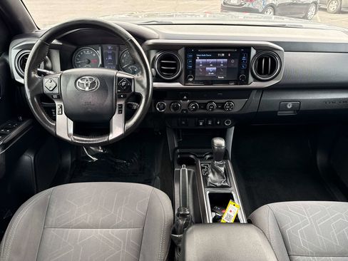 Used 2019 Toyota Tacoma TRD Off-Road image 14