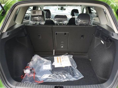 New 2025 Volkswagen Taos SE image 8