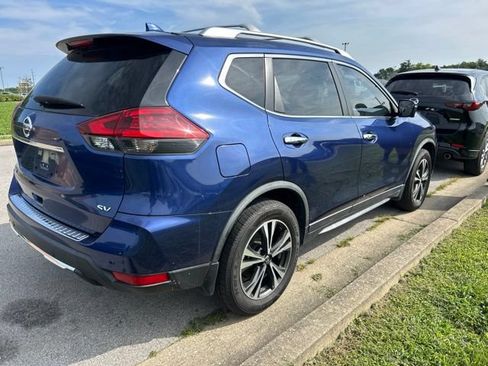 Used 2019 Nissan Rogue SV w/ Premium Package FWD image 3