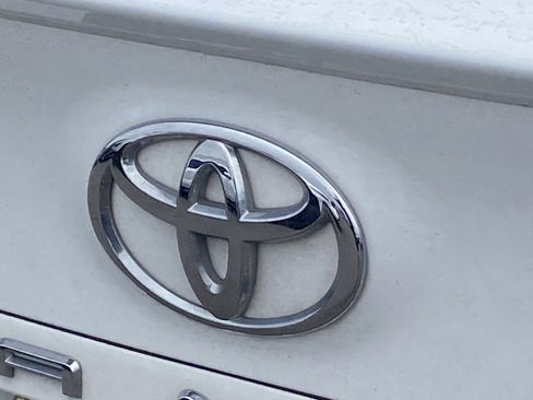 Used 2021 Toyota Camry SE w/ Convenience Package image 4