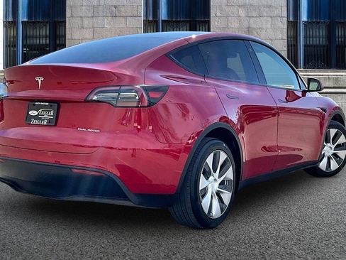 Used 2022 Tesla Model Y Long Range image 11