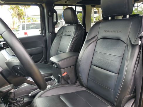 Certified 2022 Jeep Wrangler Unlimited Sahara AWD/4WD image 18