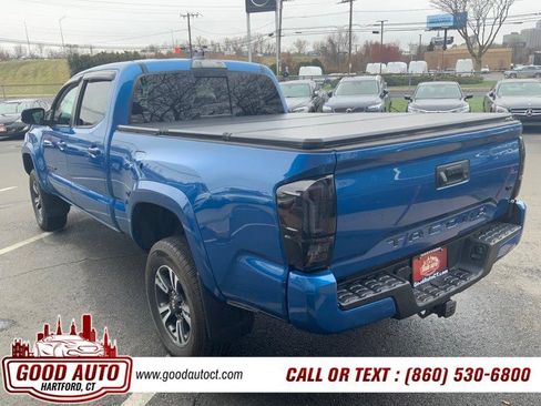 Used 2017 Toyota Tacoma TRD Sport AWD/4WD image 7