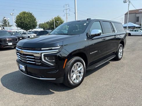 Used 2025 Chevrolet Suburban Premier AWD/4WD image 1