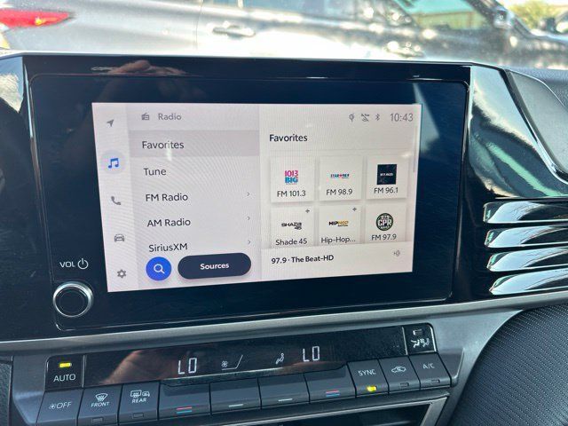 Used 2025 Toyota Camry SE FWD image 11