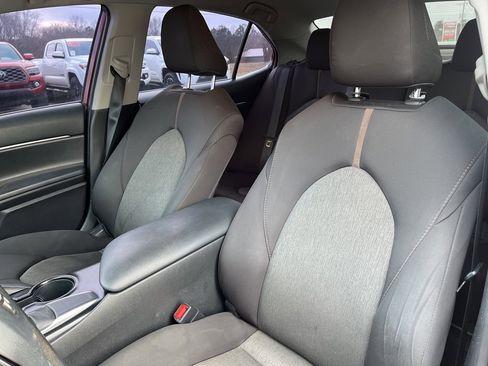 Used 2019 Toyota Camry LE image 14