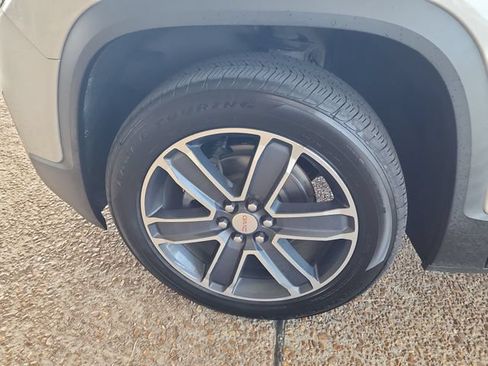 Used 2020 GMC Acadia SLT w/ LPO, Floor Liner Package FWD image 22