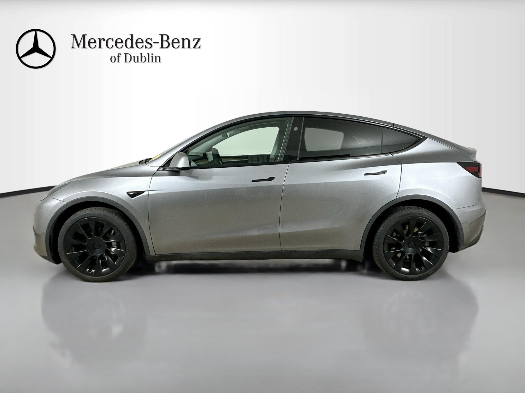 Used 2024 Tesla Model Y Long Range AWD/4WD image 5