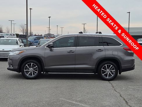 Used 2019 Toyota Highlander XLE image 3