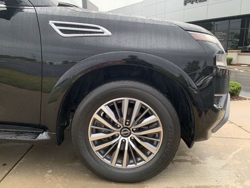 Used 2023 Nissan Armada SL w/ Captain's Chairs Package AWD/4WD image 13