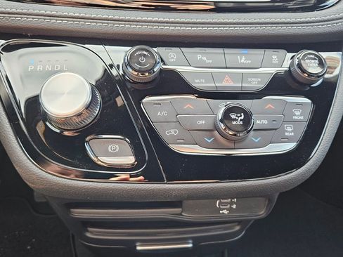 New 2026 Chrysler Pacifica Select image 19
