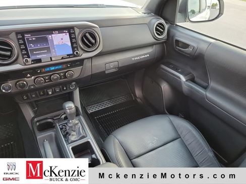 Used 2021 Toyota Tacoma TRD Off-Road w/ TRD Premium Off Road Package AWD/4WD image 27