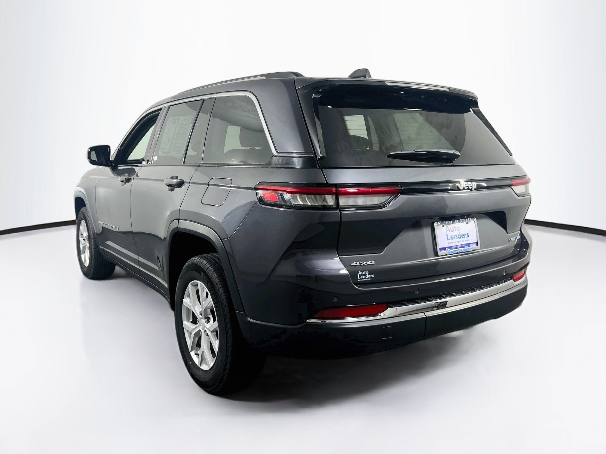 Used 2023 Jeep Grand Cherokee Limited AWD/4WD image 7