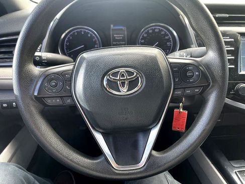 Used 2019 Toyota Camry LE image 5