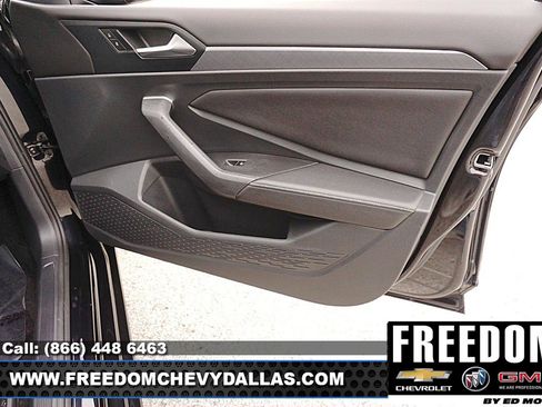 Used 2024 Volkswagen Jetta SE FWD image 34