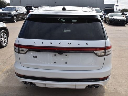 Used 2021 Lincoln Aviator Black Label w/ Class IV Trailer Tow Package image 8