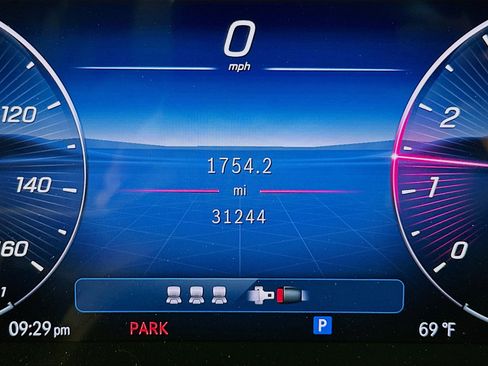 Used 2025 Mercedes-Benz C 300 4MATIC Sedan image 19