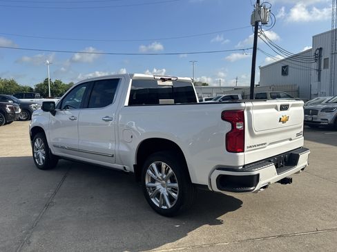 Used 2024 Chevrolet Silverado 1500 High Country w/ Technology Package AWD/4WD image 11