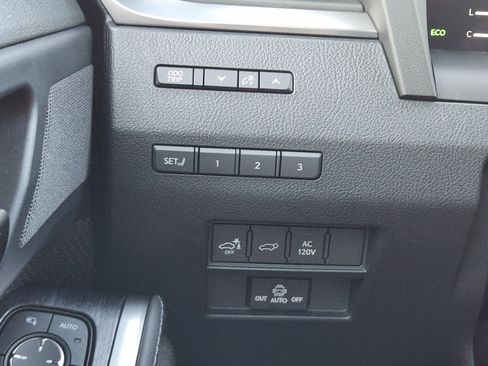 Used 2025 Lexus GX 550 w/ Accessory Package (2T) AWD/4WD image 20