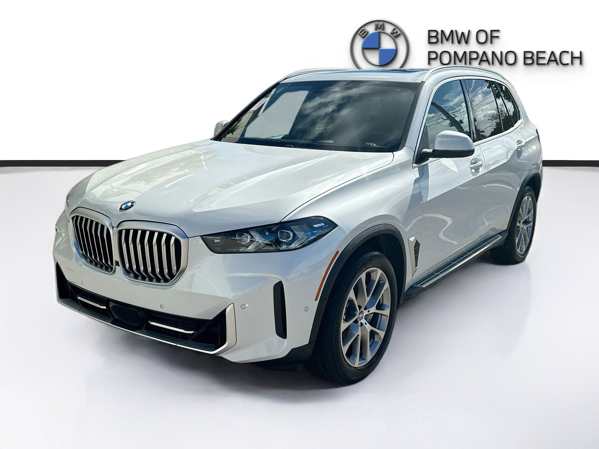 Used 2025 BMW X5 sDrive40i w/ Executive Package RWD image 3