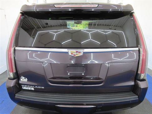 Used 2016 Cadillac Escalade Platinum AWD/4WD image 7