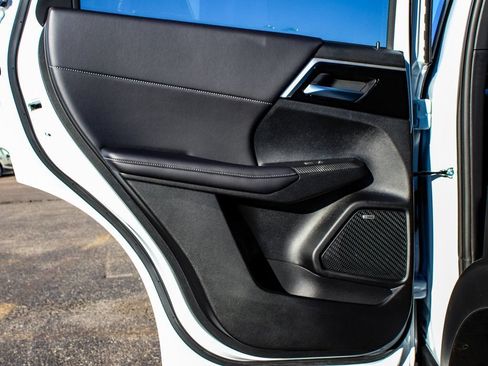 New 2026 Mitsubishi Outlander AWD image 11
