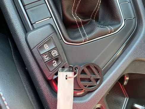 Used 2024 Volkswagen Tiguan SE image 35