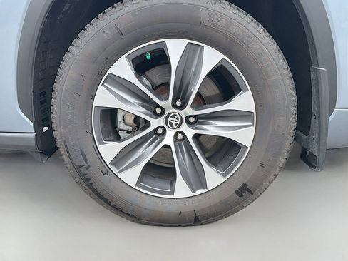 Used 2022 Toyota Highlander XLE AWD/4WD image 35