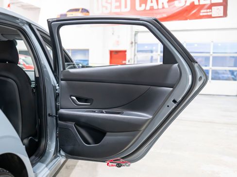 Used 2023 Hyundai Elantra SEL w/ Convenience Package image 39