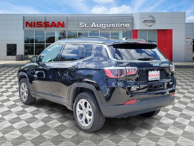 Used 2024 Jeep Compass Latitude AWD/4WD image 4