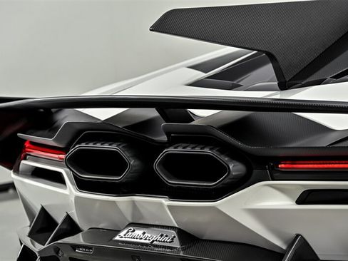Used 2024 Lamborghini Revuelto AWD/4WD image 39