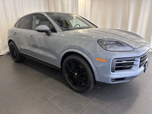 Used 2024 Porsche Cayenne Coupe image 3