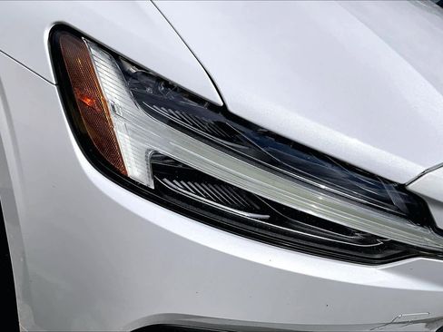 Used 2020 Volvo S60 T6 Momentum image 31