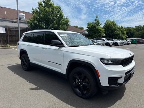 Used 2023 Jeep Grand Cherokee L Laredo AWD/4WD image 2