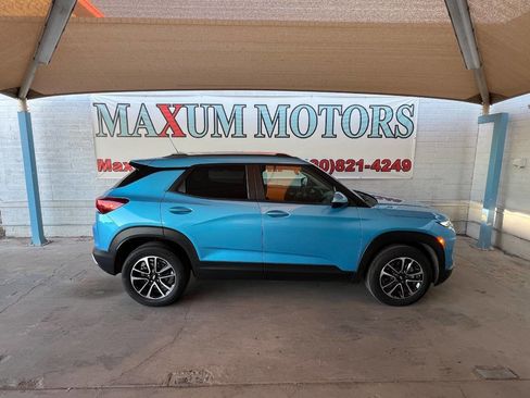 Used 2025 Chevrolet TrailBlazer LT image 1