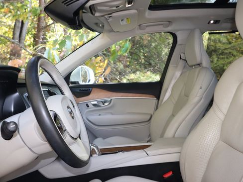 Used 2019 Volvo XC90 T8 Inscription w/ Advanced Package image 11