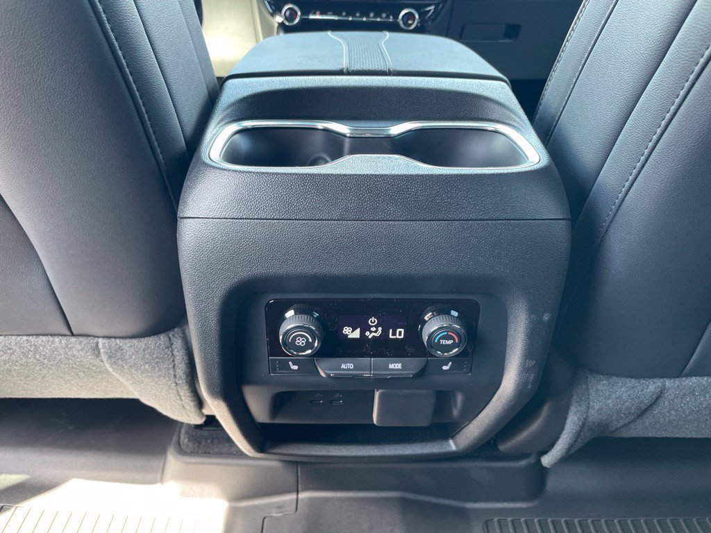 New 2026 Chevrolet Traverse High Country w/ LPO, Floor Liner Package FWD image 33