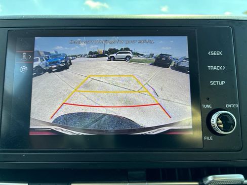 Used 2024 Kia Carnival LX FWD image 21