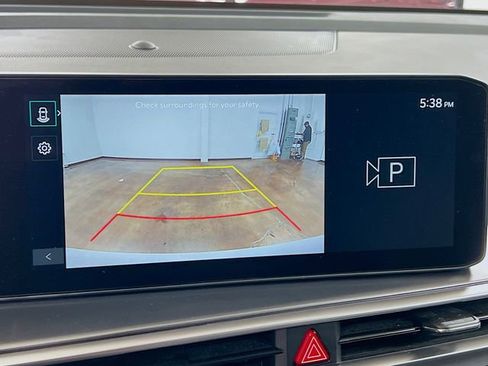 Certified 2025 Kia Sorento LX image 13