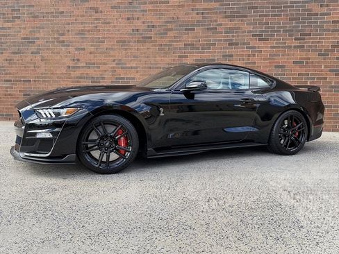 Used 2021 Ford Mustang Shelby GT500 w/ Technology Package image 1